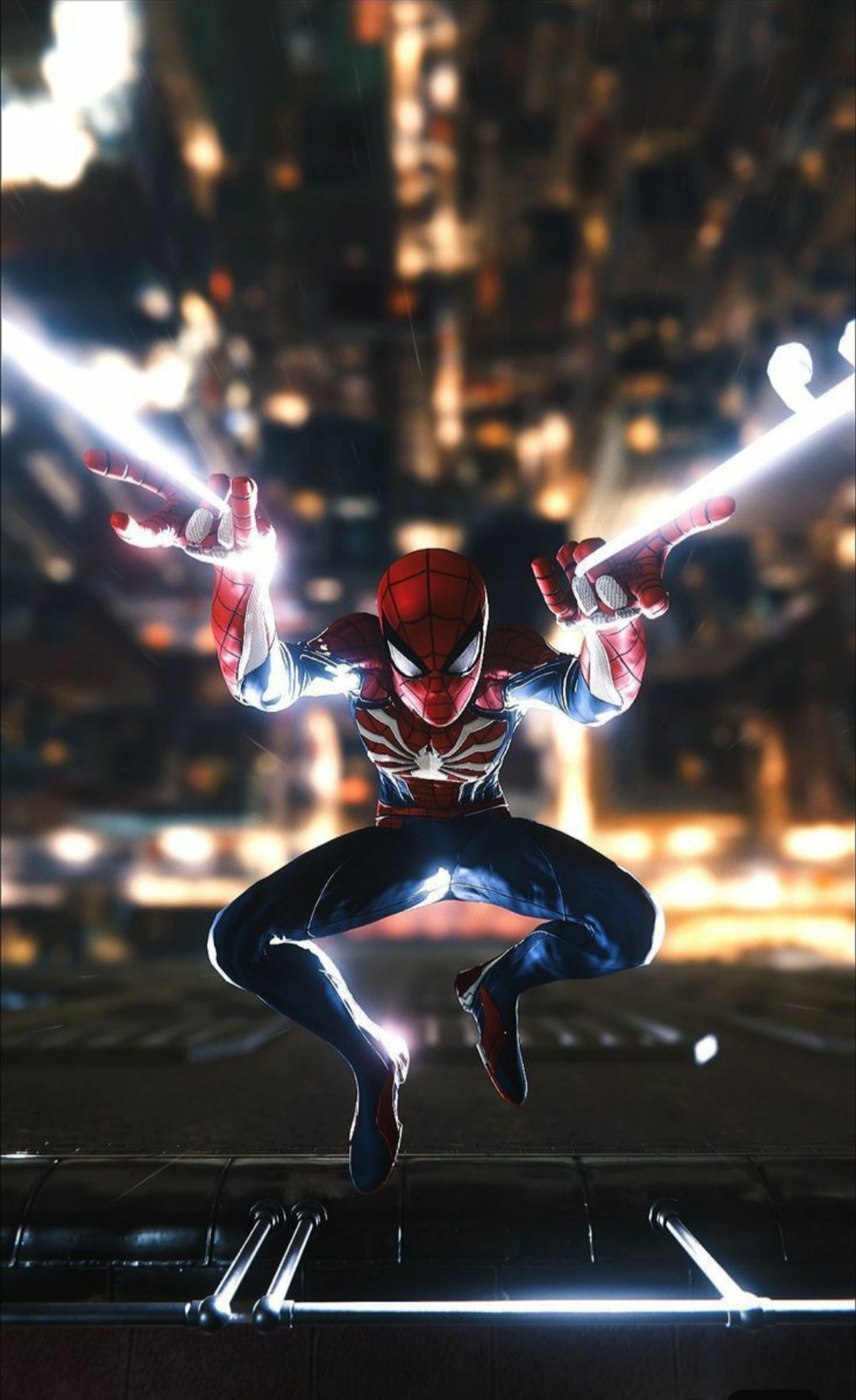 Spider-man dans la ville les bras écartés et lumineux (spiderman, araignée, homme, peter, parker)