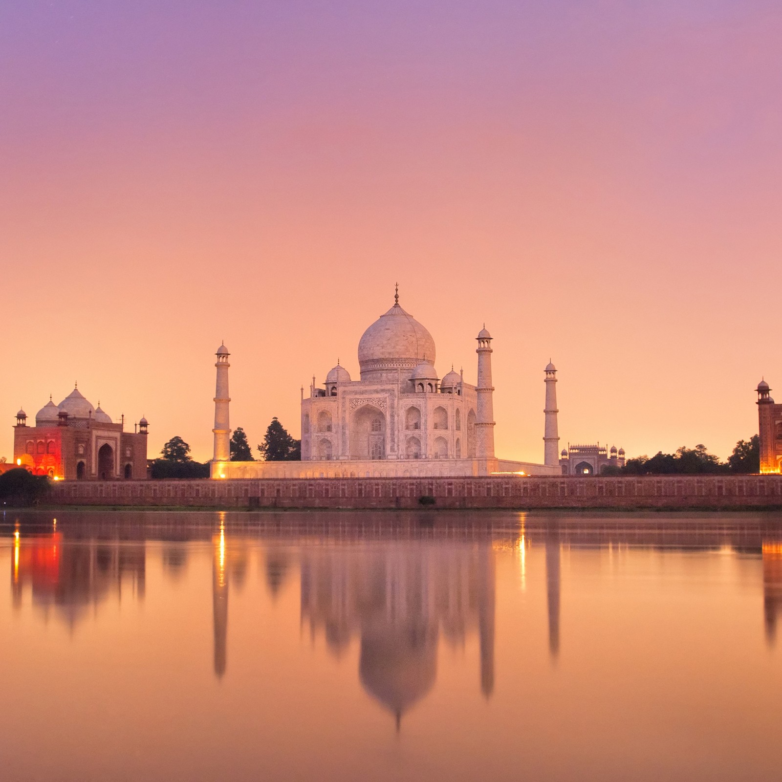 Arafed view of a building with a reflection in the water (taj mahal, agra fort, travel, landmark, reflection)