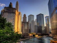 Skyline de Chicago : Gratte-ciels emblématiques le long de la rivière