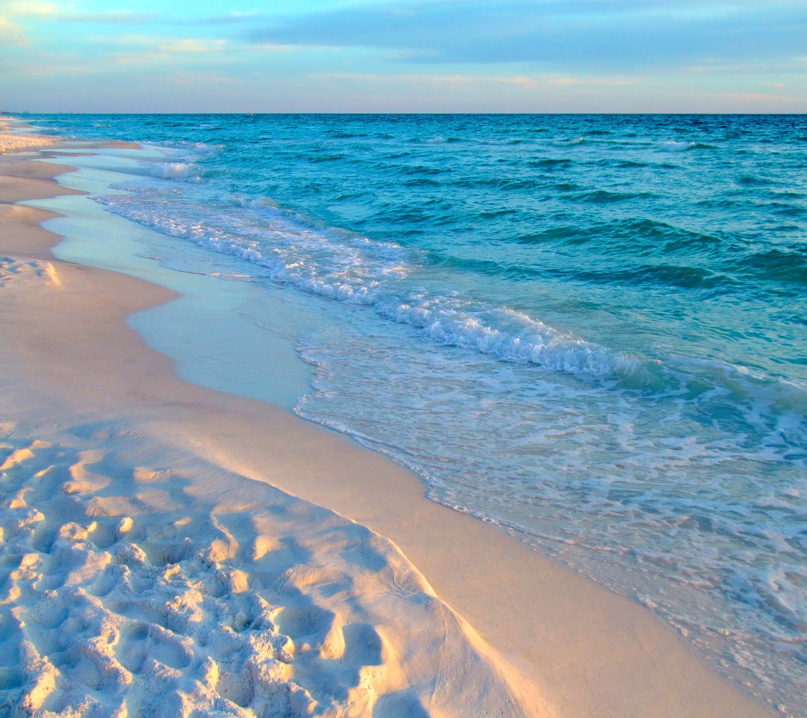 Luftaufnahme eines strandes mit blauem ozean und weißem sandstrand (android, apfel, iphone 5s, nexus 7, note 3)