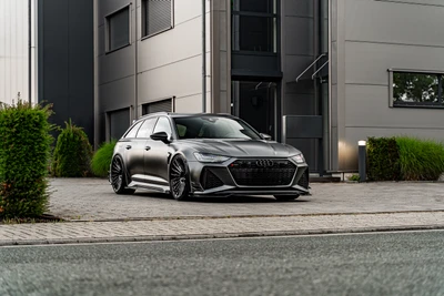 Audi RS6 с аэродинамическим пакетом Prior Design в городской обстановке