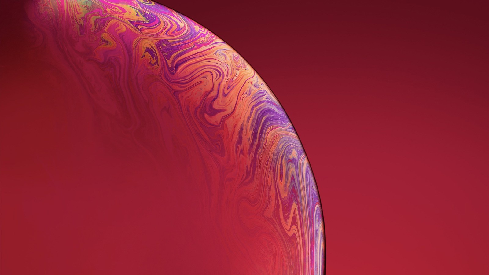 Gros plan d'un iphone xr rouge avec un motif en spirale coloré (pomme, ios 12, rouge, orange, violet)