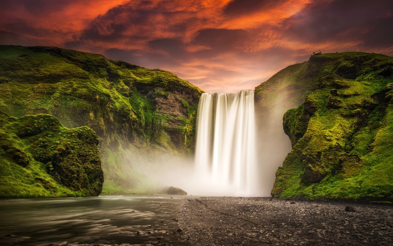 Водопад посреди зеленой долины (сельяландсфосс, seljalandsfoss, водопад, природа, водоем)