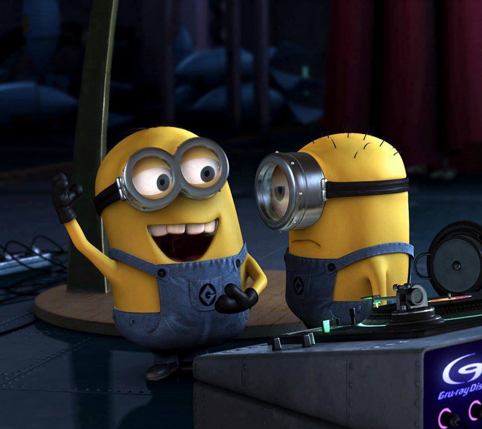 Minions are standing next to a radio with a remote control (despicable me, dj, hd, minions)