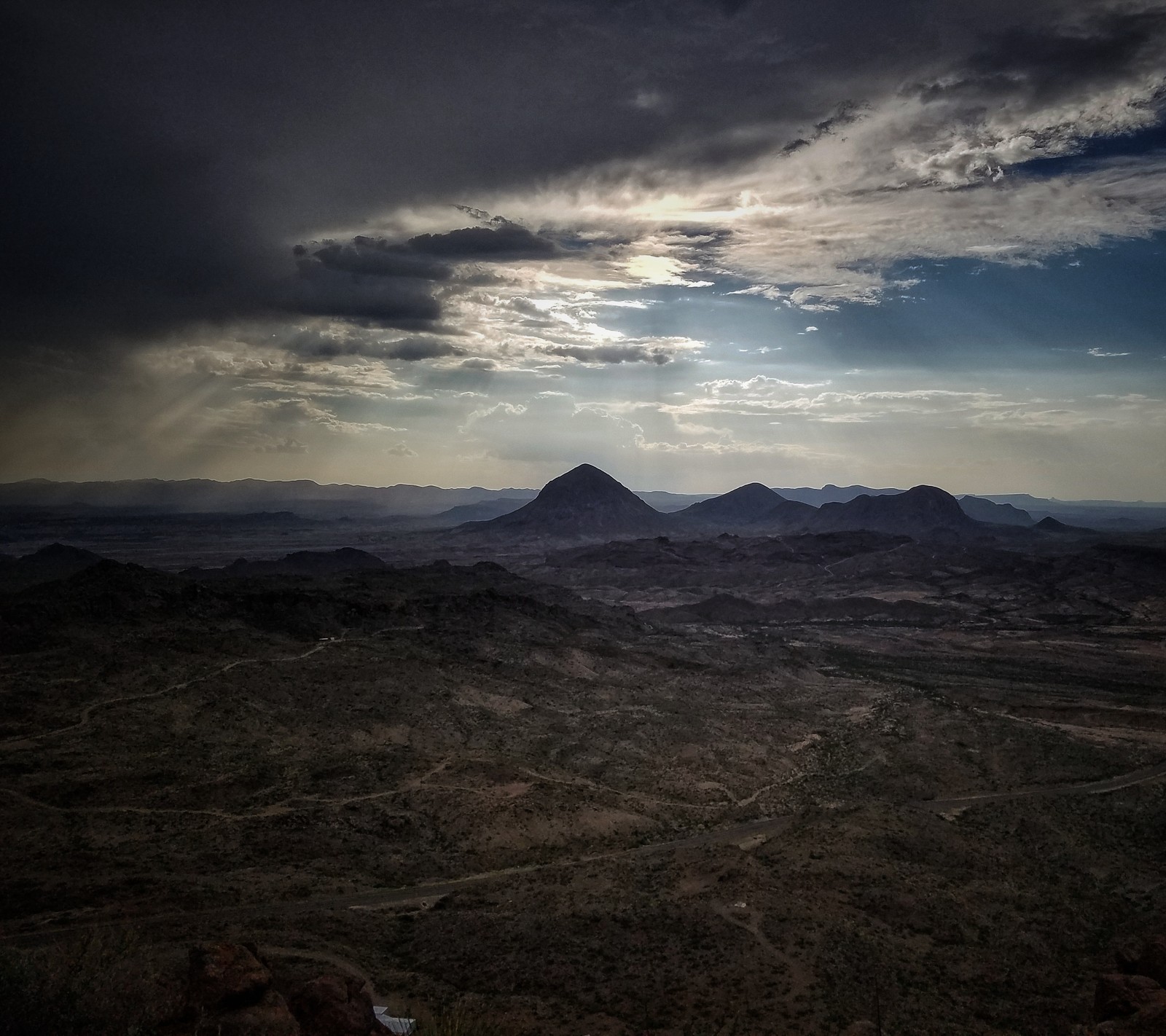 Изображение пустынного пейзажа с облачным небом (big bend, природа)