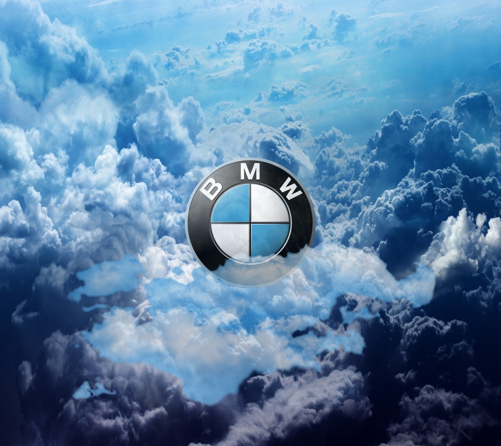 Logo bmw sur un fond de ciel bleu avec des nuages (bmw, voiture, logo)