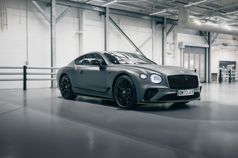 Бентли - континентальный gt купе с желтой полосой (bentley continental gt v8 s, муллинер, mulliner, 5k, 2023)