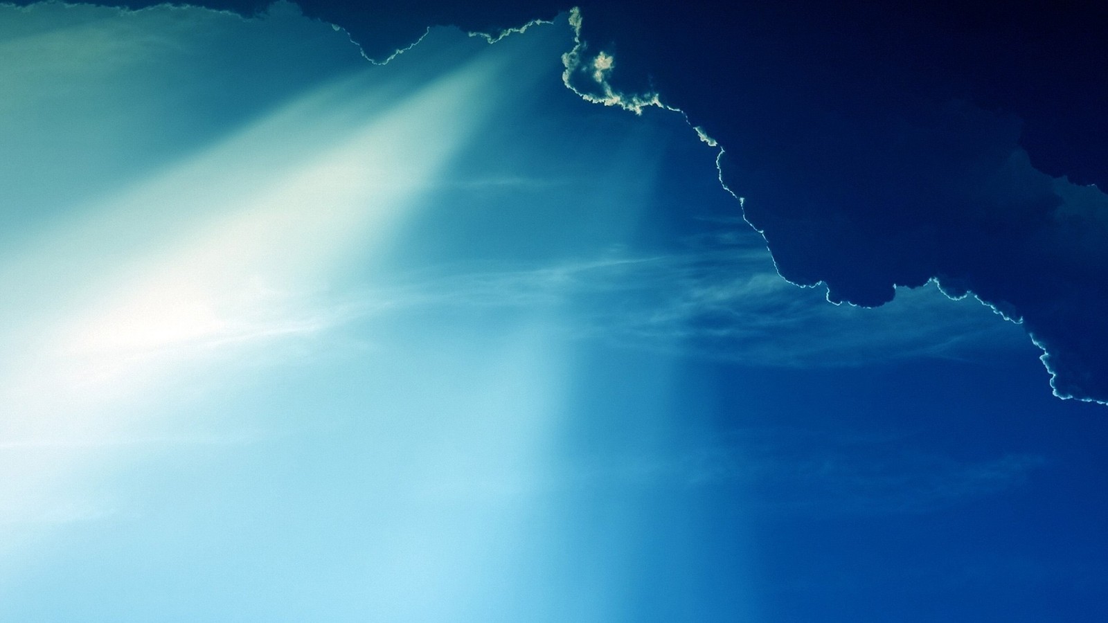 Sunlight shining through the clouds in a blue sky (blue, daytime, atmosphere, cloud, azure)