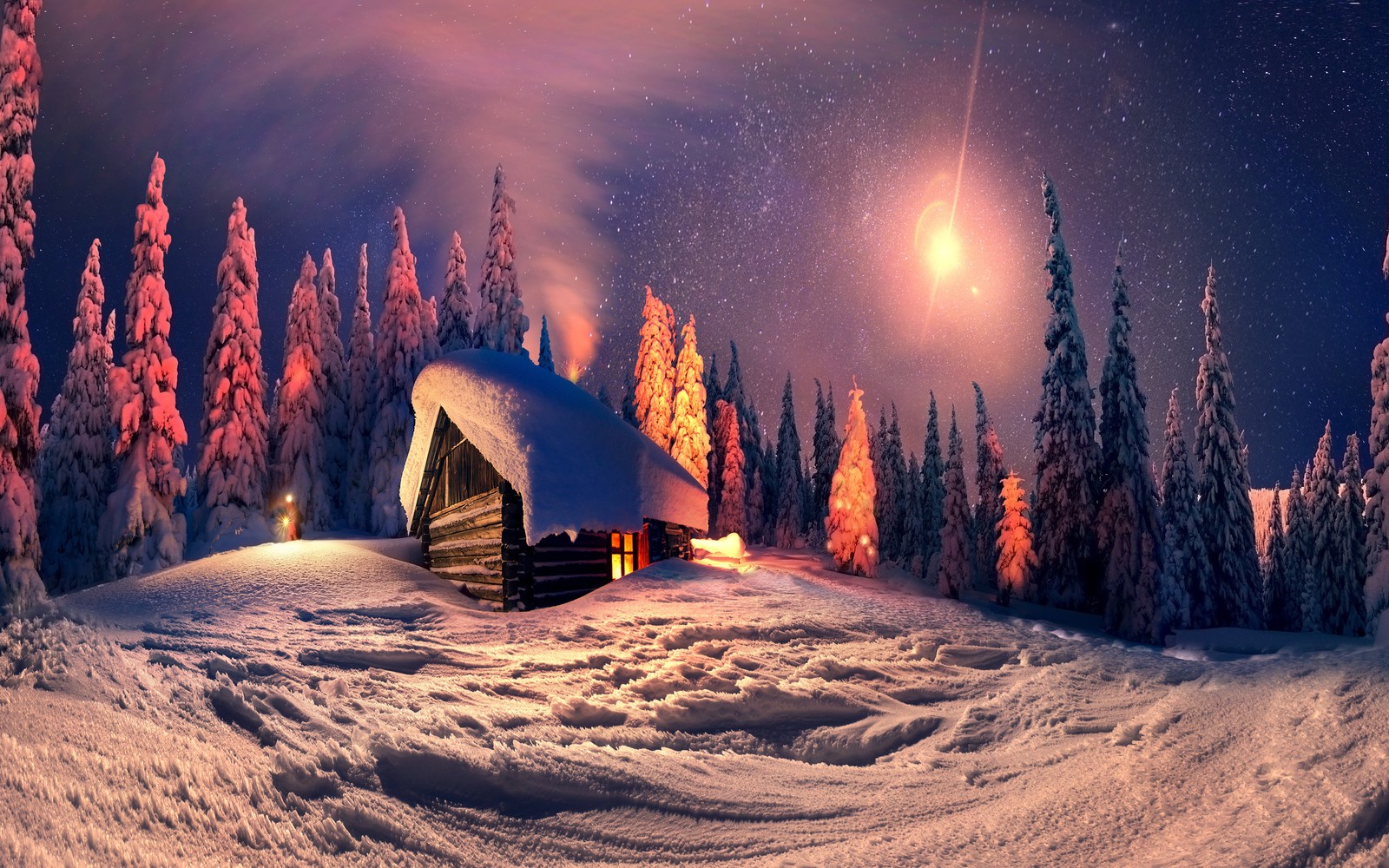 Cabane enneigée dans les bois la nuit avec des étoiles et de la neige (hiver, neige, nature, gel, arbre)