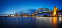 Horizonte de Sydney à noite: reflexos da Ponte da Baía e da Casa de Ópera na água