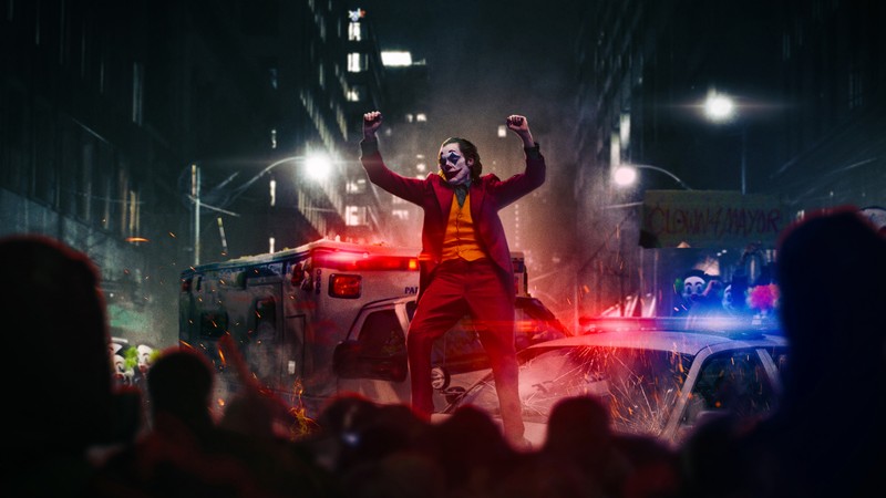 Крупный план человека в красном костюме на улице (джокер, joker, танцы, фильм, 2019)