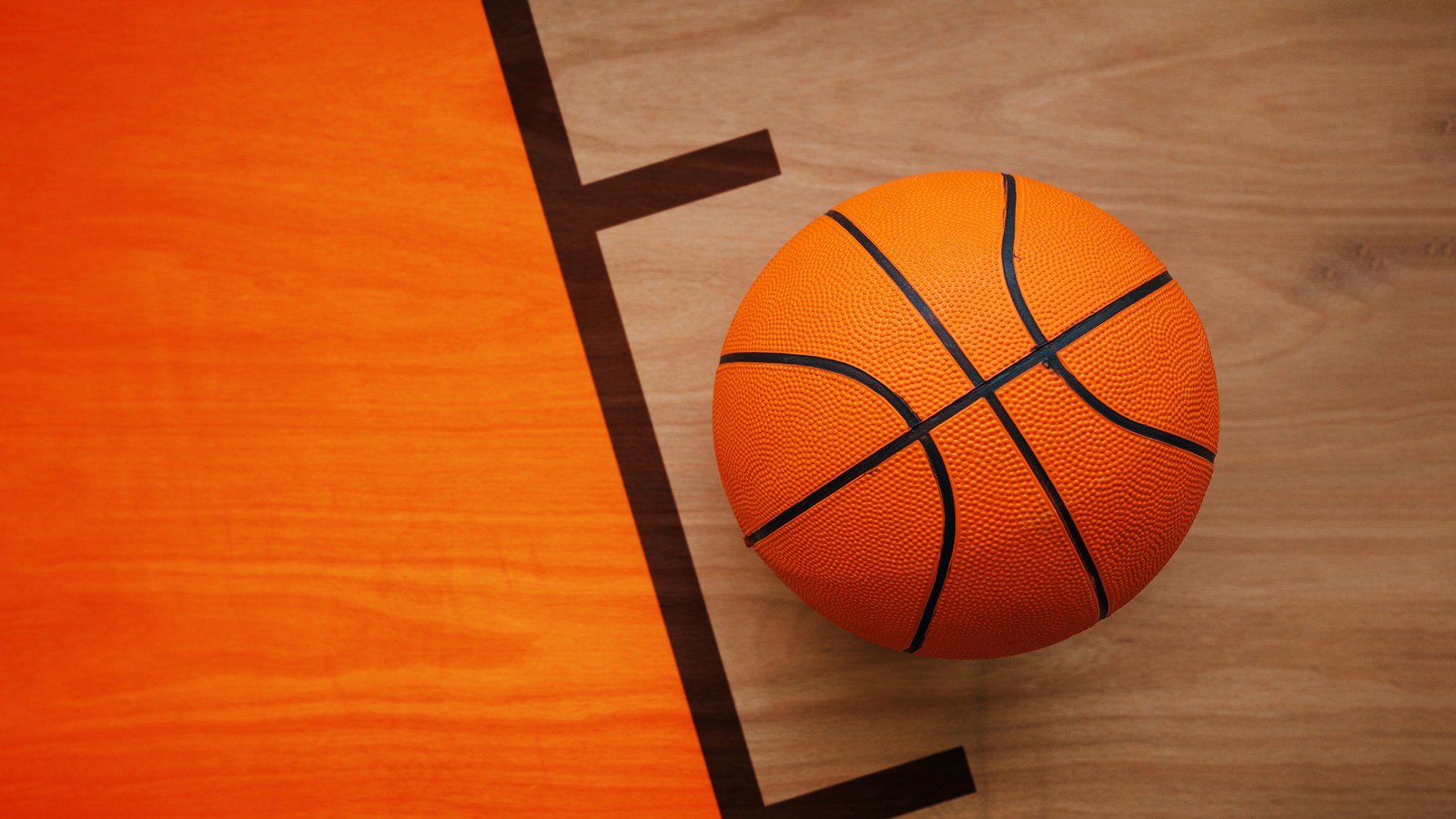 Un primer plano de un balón de baloncesto en una cancha de baloncesto con una puntuación (de madera, cancha de baloncesto, deportes, fondo de pantalla 4k)