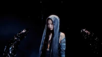 Jennie do BLACKPINK em um cenário escuro impressionante, incorporando a essência feroz de 'Pink Venom'.