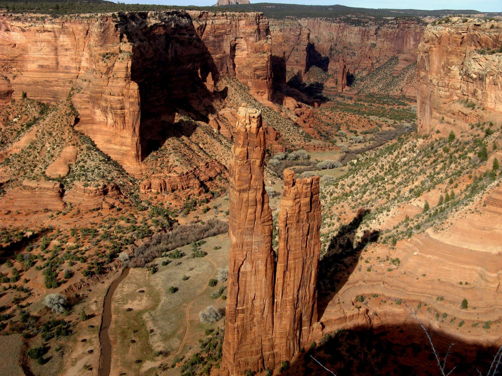 Araffe canyon in the desert with a view of a mountain (canyon, formation, geology, rock, badlands)