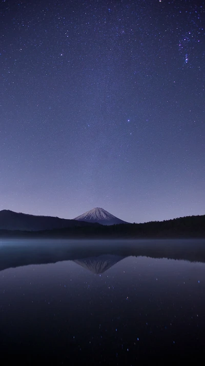 Reflexão da Noite Estrelada sobre Águas Tranquilas