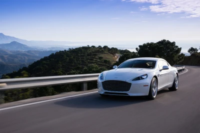 Aston Martin Rapide: Роскошный спортивный автомобиль на живописной горной дороге