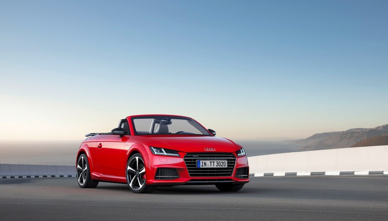 Новый audi tt roadster представлен в красном цвете (спортивный автомобиль, машина, audi, семейный автомобиль, volkswagen group)