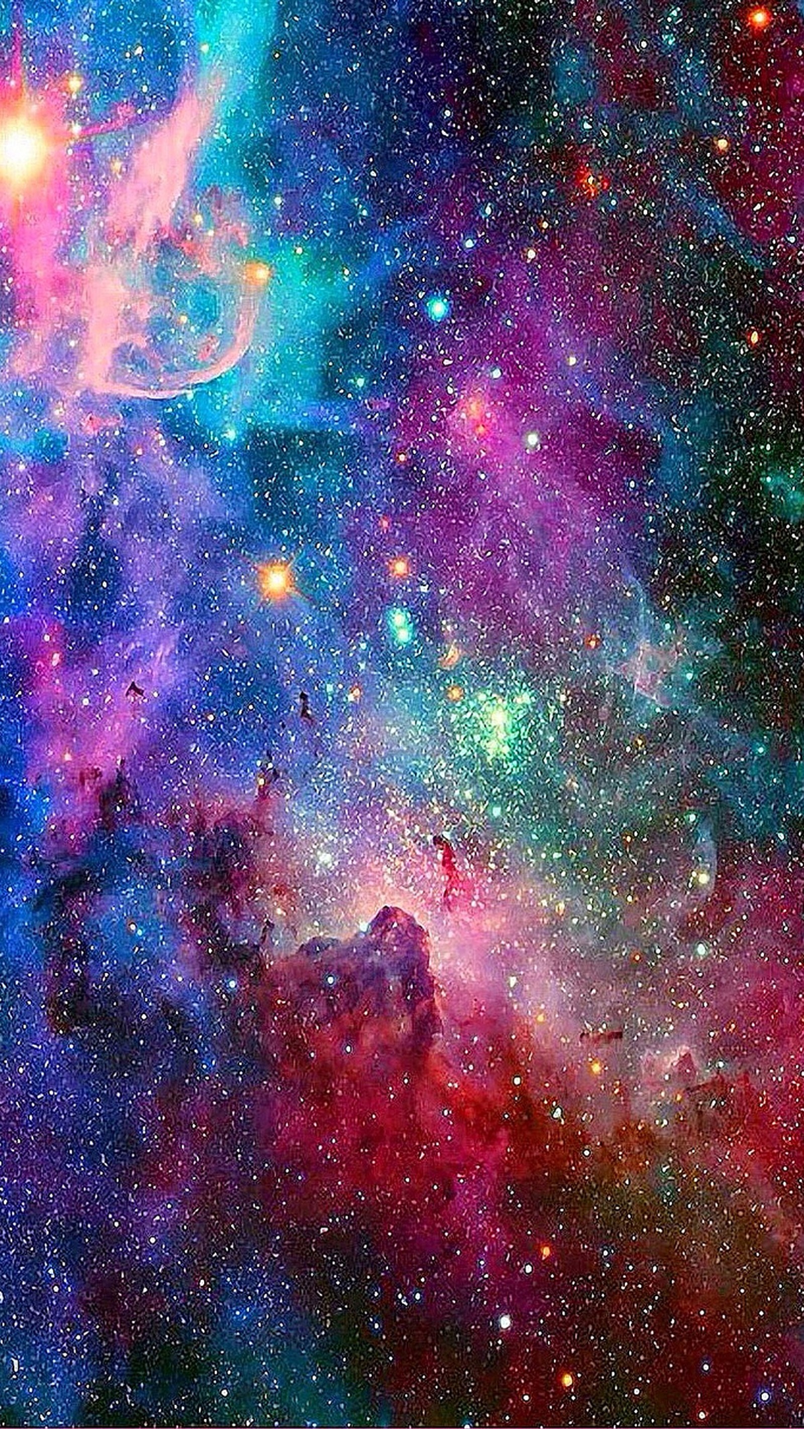 Um close de uma galáxia colorida com estrelas e uma brilhante nebulosa azul e roxa (galáxia, espaço exterior, rosa, roxo)