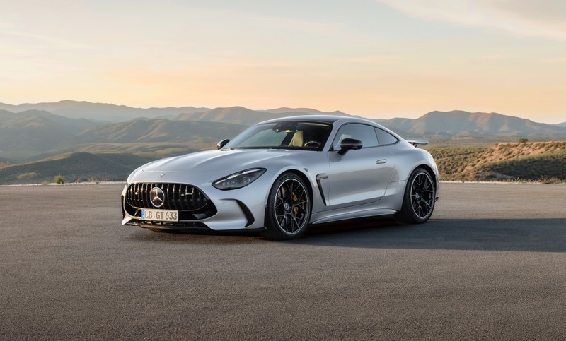 Мерседес амг гтс купе показан в серебряном цвете (mercedes amg gt 63 s 4matic, 2023, 5k, машины, обои 4k)