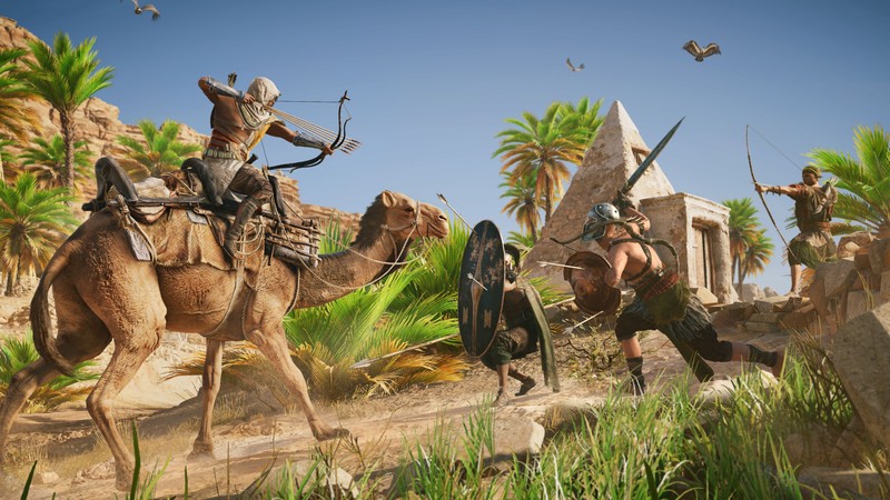 Пара мужчин ездит на спинах верблюдов в пустыне (assassins creed origins, ассасинс крид, assassins creed, ubisoft, юбисофт монтреаль)