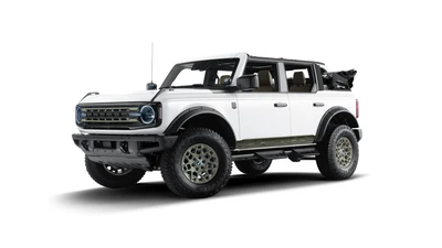 2025 Ford Bronco Wild Fund Edition auf weißem Hintergrund