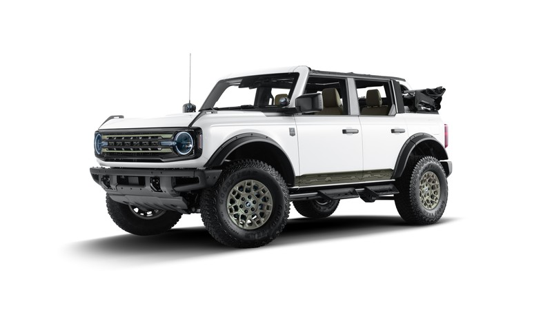 Белый грузовик с чёрной крышей и верхом (форд бронко дикий фонд, ford bronco wild fund, 2025, 5k, белый фон)