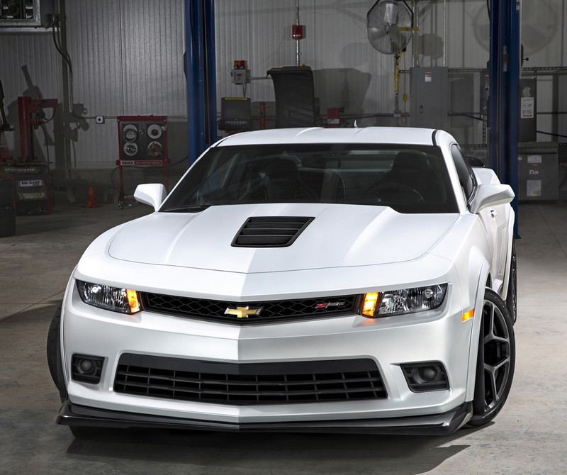 Chevrolet camaro zl1 купе с широким кузовом (машина, крутой, быстрый, белый)