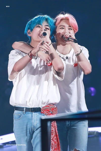 Taehyung e Jimin se abraçam no palco: um momento de conexão VMin