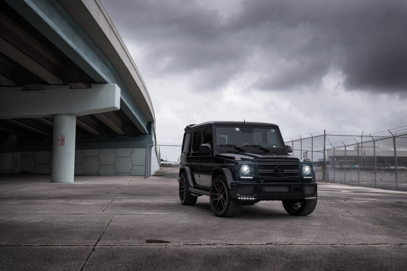 Черный мерседес g-класса припаркован у моста (mercedes, g63, машина, чёрный)