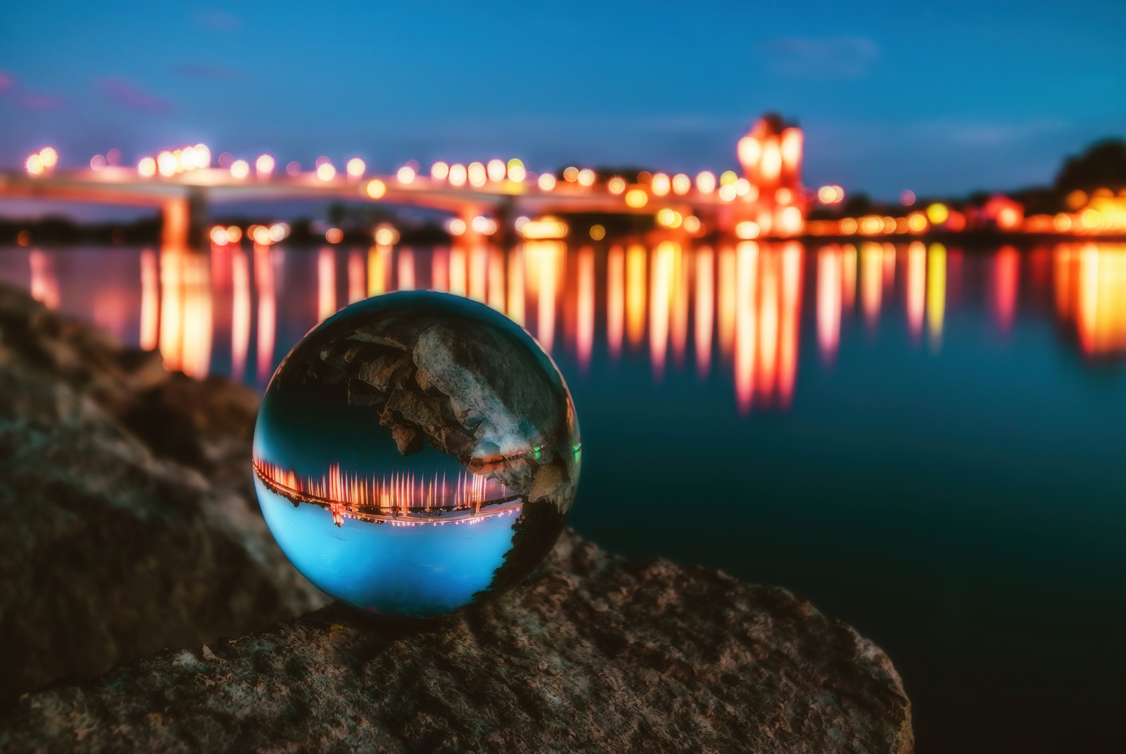 Téléchargez le fond d'écran boule de cristal, paysage urbain, macro, lumières de la ville, ville nocturne