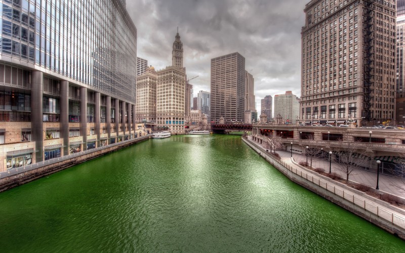 Аэрофотоснимок реки с зелёной водой в городе (река чикаго, чикаго, chicago, город, водный путь)