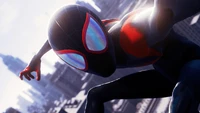 Dynamische Action-Pose von Miles Morales in Marvel's Spider-Man auf PS5