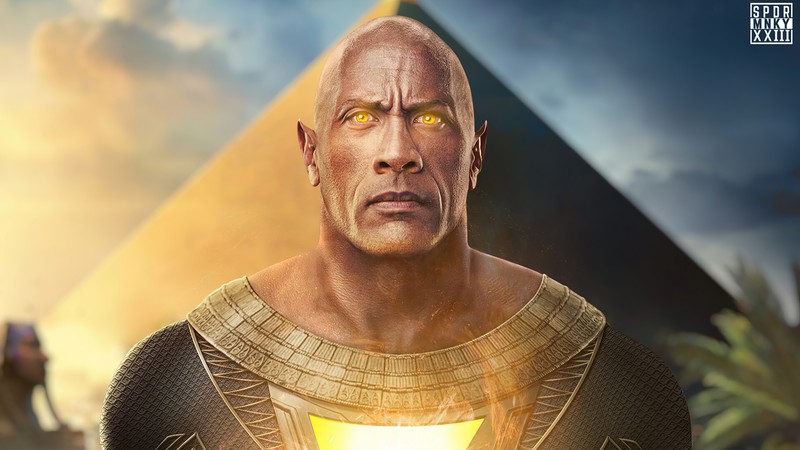 Человек в золотом костюме стоит перед пирамидой (чёрный адам 2022, black adam 2022, фильм)