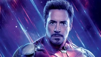 Tony Stark na armadura do Homem de Ferro, posicionado contra um fundo cósmico, personificando determinação e resiliência.