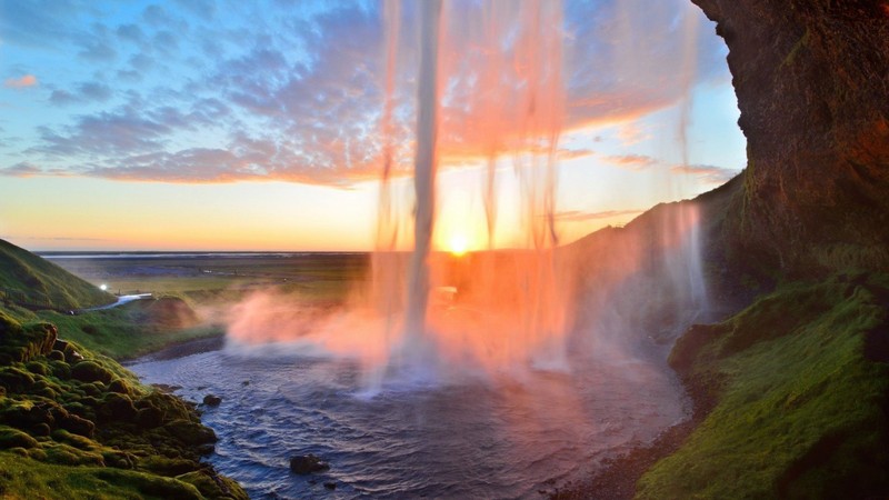 Вид на водопад с закатом на заднем плане (сельяландсфосс, seljalandsfoss, водопад, закат, природа)