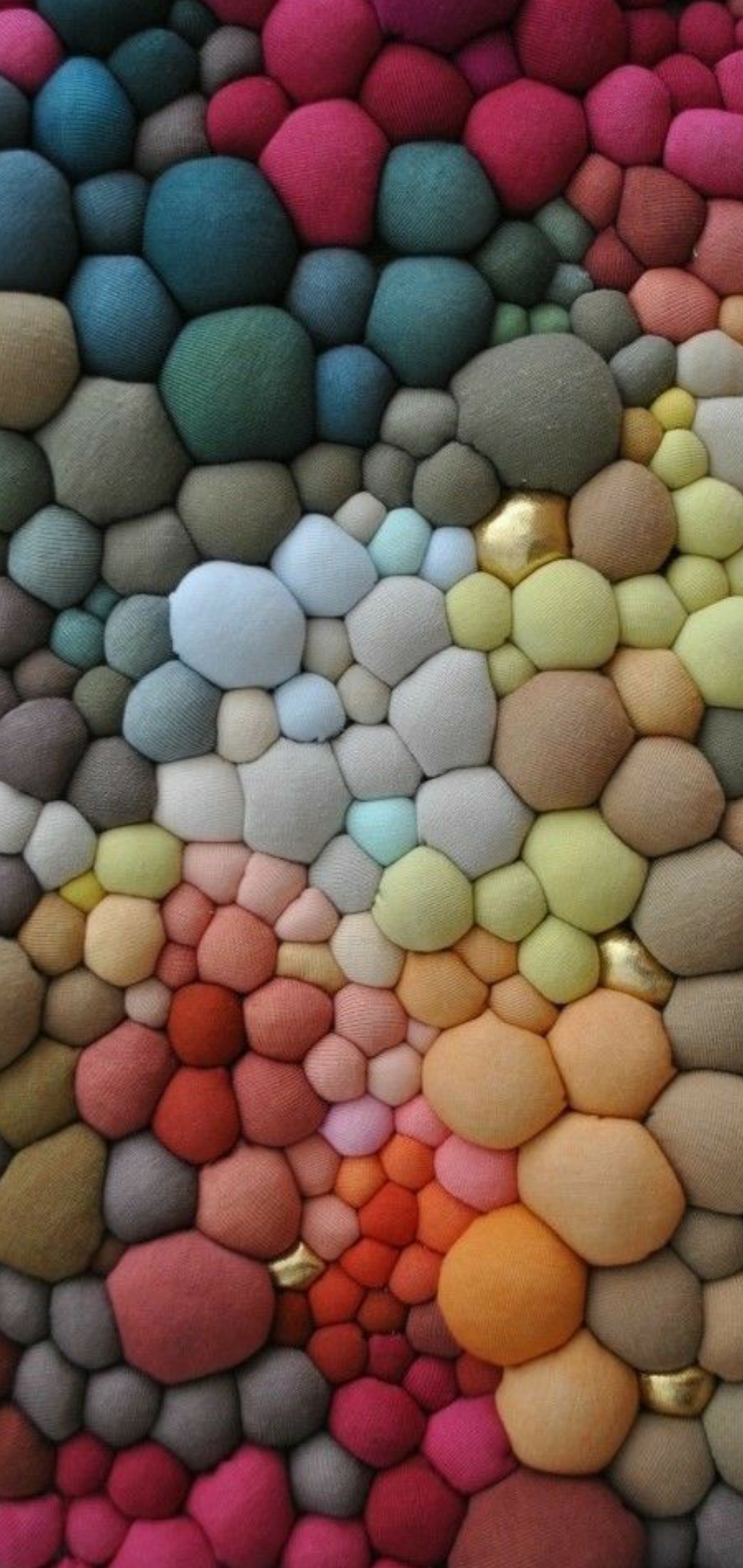 A close up of a pile of rocks with different colors (colors, stone)