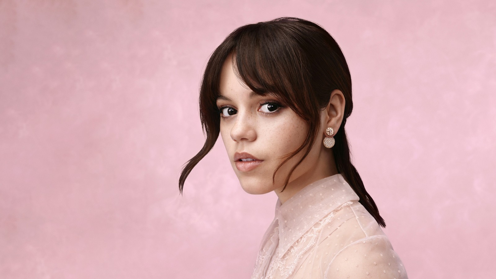 A close up of a woman with a pink background (jenna ortega, 2023, pink background, 5k, 8k)