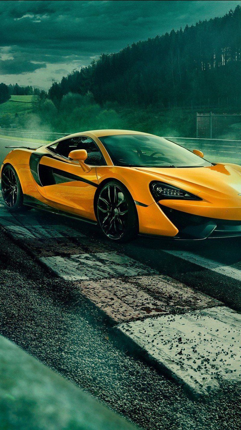 Близкий план желтого спорткара, движущегося по дороге (2018 mclaren 570s, машина, mclaren)