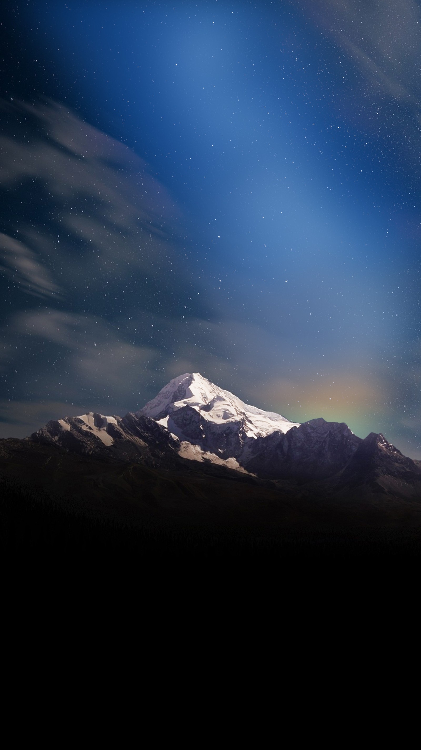 Montagne floue avec un arc-en-ciel dans le ciel (paysage, montagne)