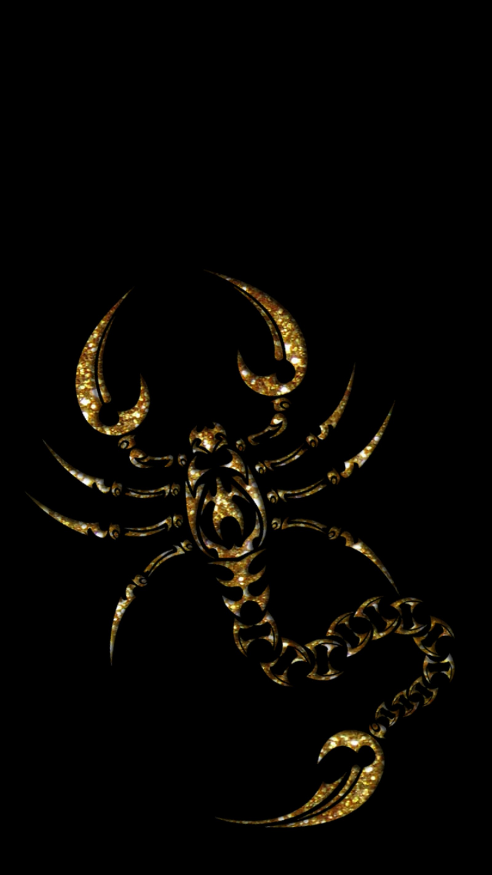 Gros plan d'un scorpion sur un fond noir avec un motif doré (noir, or, golden scorpion, scorpion, papier peint noir)