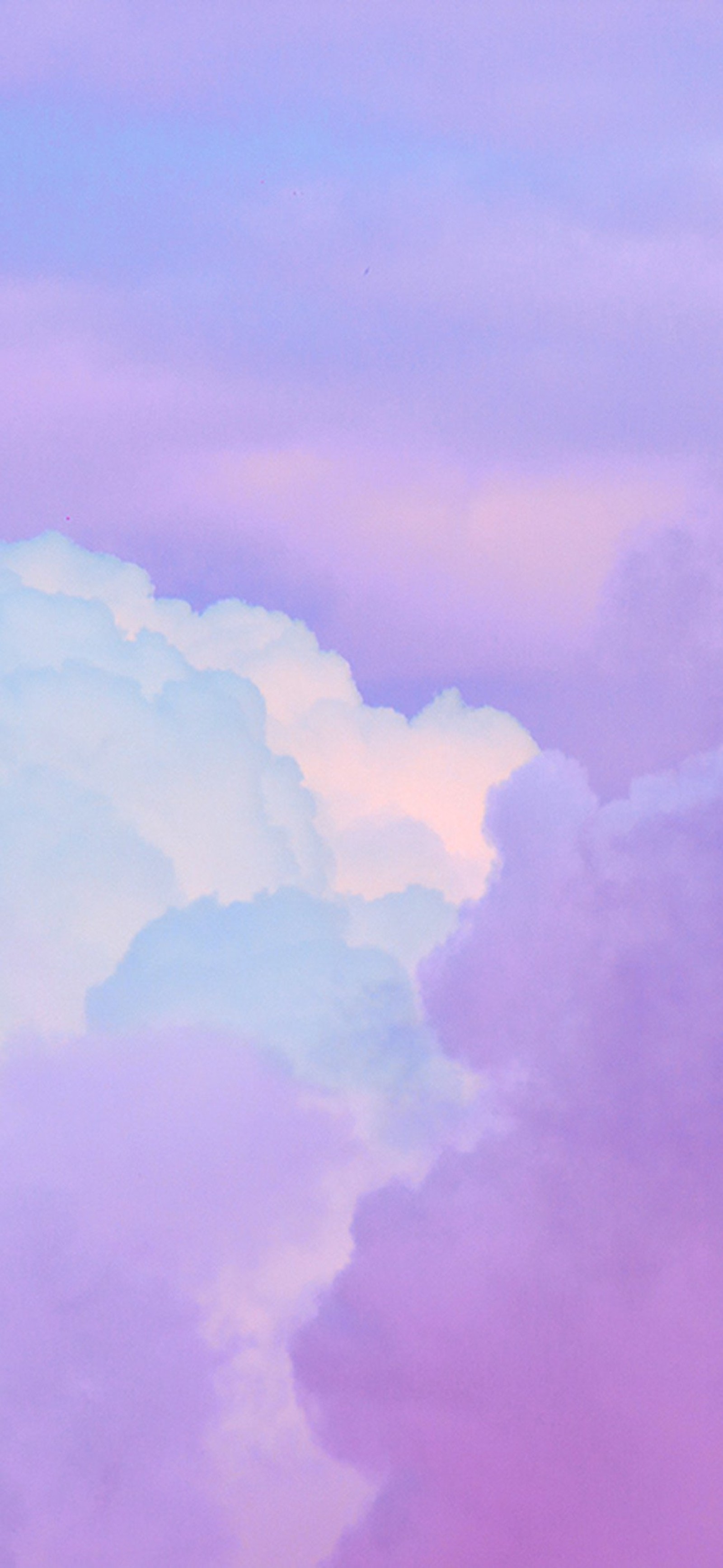 Il y a un avion qui vole à travers les nuages dans le ciel (ios, nuage, violet, arbre, cumulus)