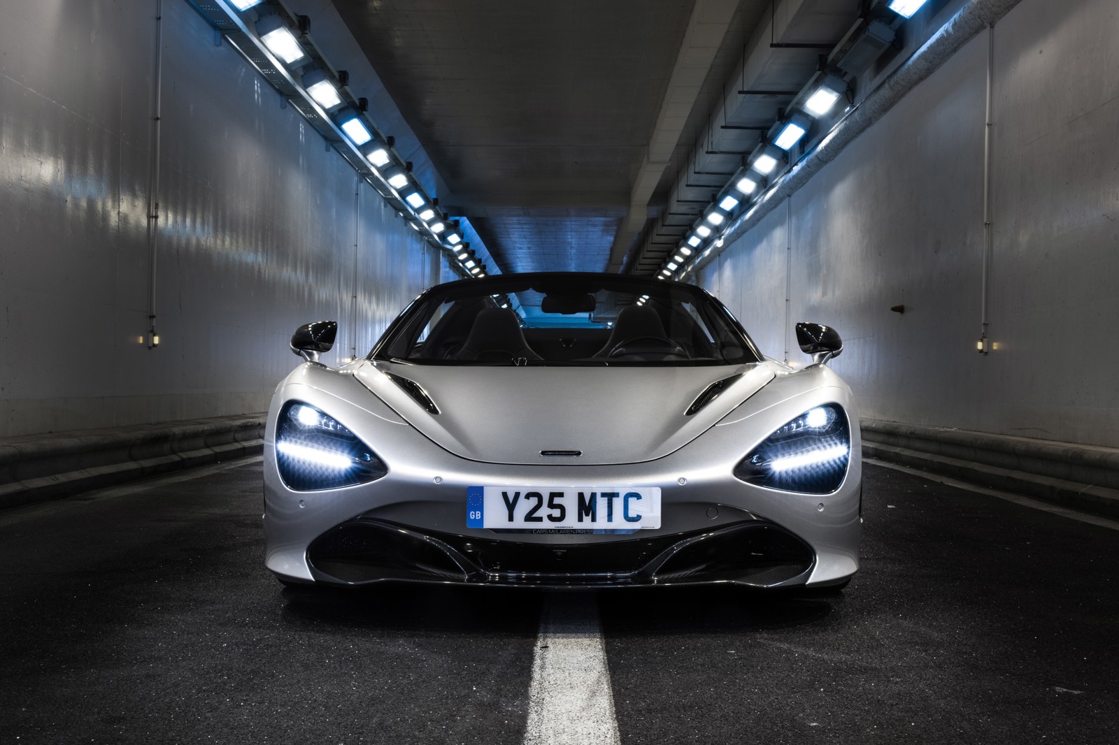 Скачать обои mclaren automotive, mclaren, машина, спортивный автомобиль, суперкар