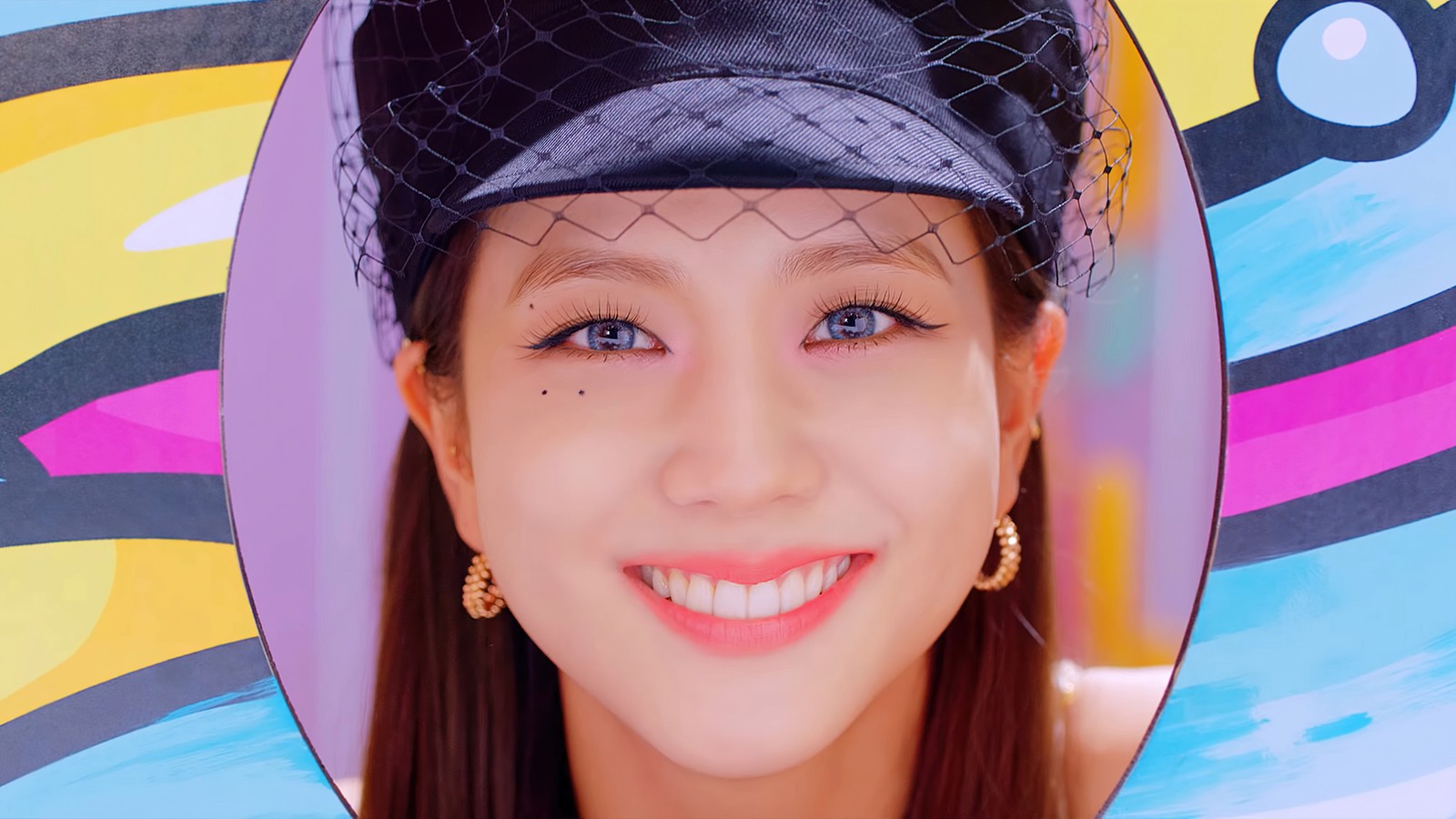 A close up of a woman with a hat and a smile (jisoo, 지수, kim ji soo, 김지수, blackpink)