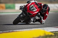 Ducati Superleggera V4 en acción en la pista: un ícono de carreras de 2021.