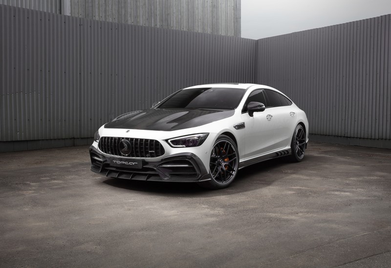 Белый mercedes s-класса купе, припаркованный в гараже. (topcar mercedes amg gt 63 s 4matic 4 door coupe inferno, 2021, 5k, машины, обои 4k)