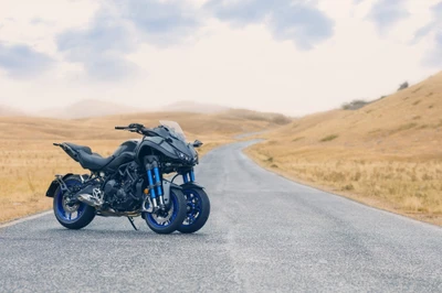 Motocicleta Yamaha en una carretera abierta en el Salón del Automóvil de Tokio