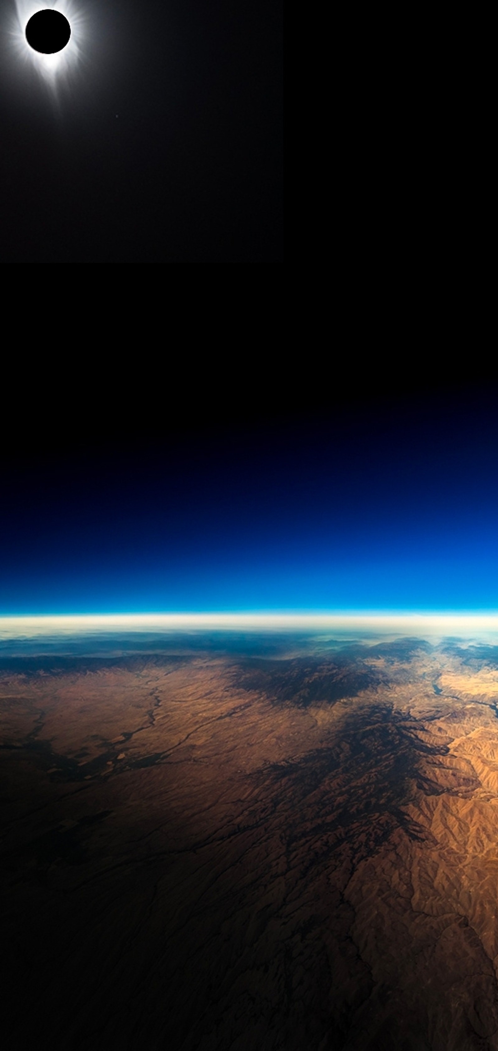 Una vista árabe de la tierra desde el espacio con un sol brillante (tierra, agujero de golpe a la izquierda, agujero de perforación, espacio, mundo)