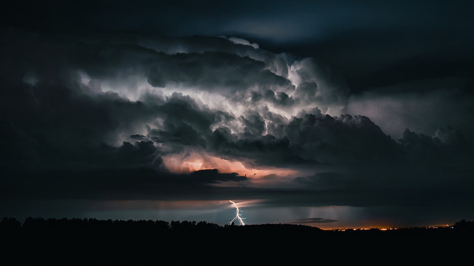 A dark sky with a lightning bolt coming out of it (clouds, thunder, lightning, landscape)