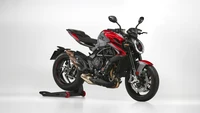 MV Agusta Brutale 2021 auf weißem Hintergrund - 5K Hintergrundbild