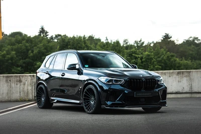 Manhart MHX5 700: 2022 BMW X5 M Competition в элегантном черном цвете с индивидуальными колесами